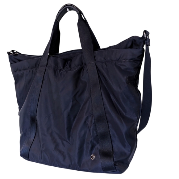Lululemon Carry The Day Bag Women's OS 22L Gym Active Travel Midnight Navy 3/17 - Picture 3 of 16